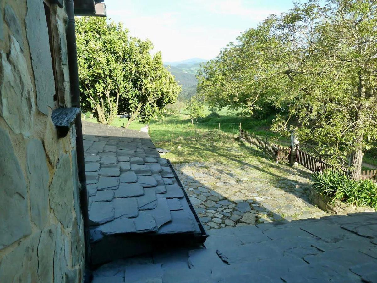 Casita Feliz Entre Montanas Y Cerca Del Mar Villa Trabada Exterior photo